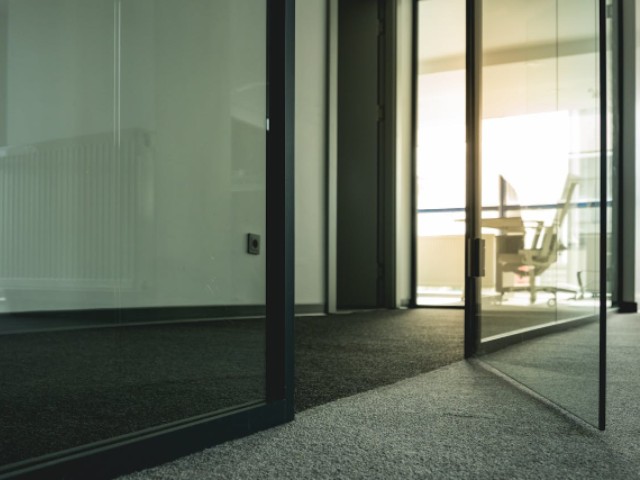 Glazen systeemwanden